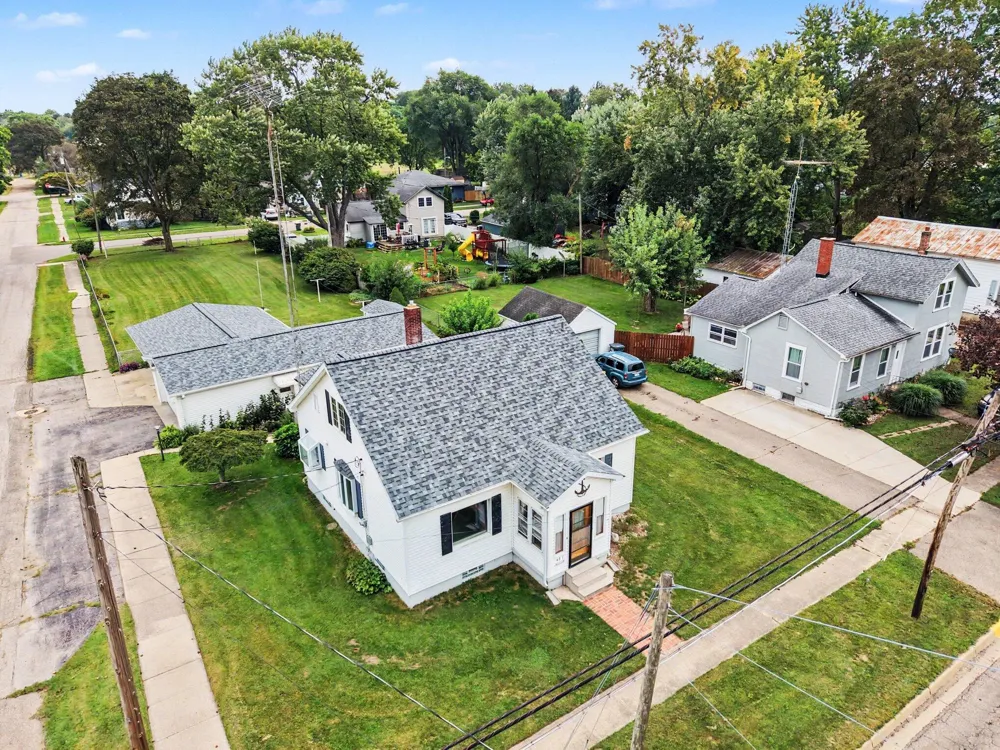 401 S Center Street Hartford, MI 49057