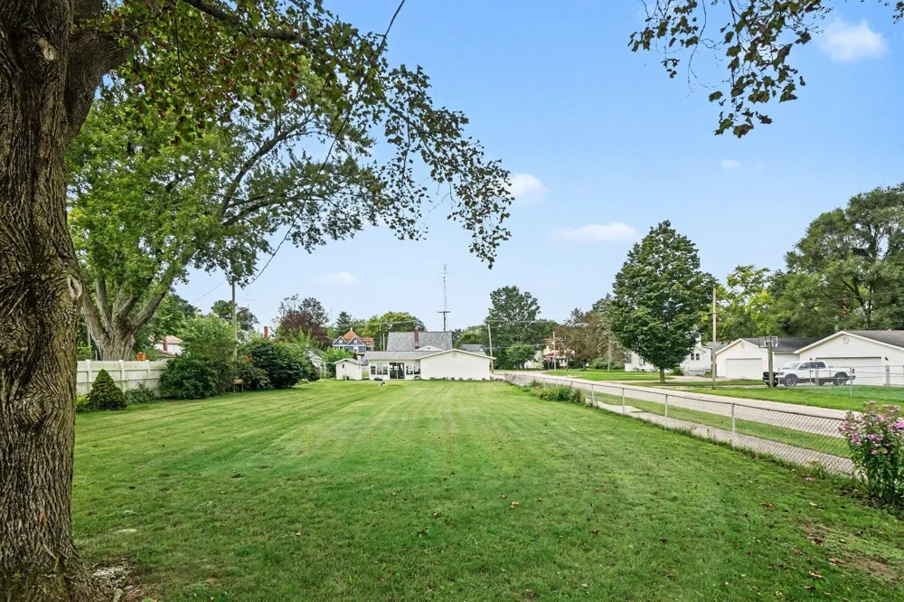 401 S Center Street Hartford, MI 49057
