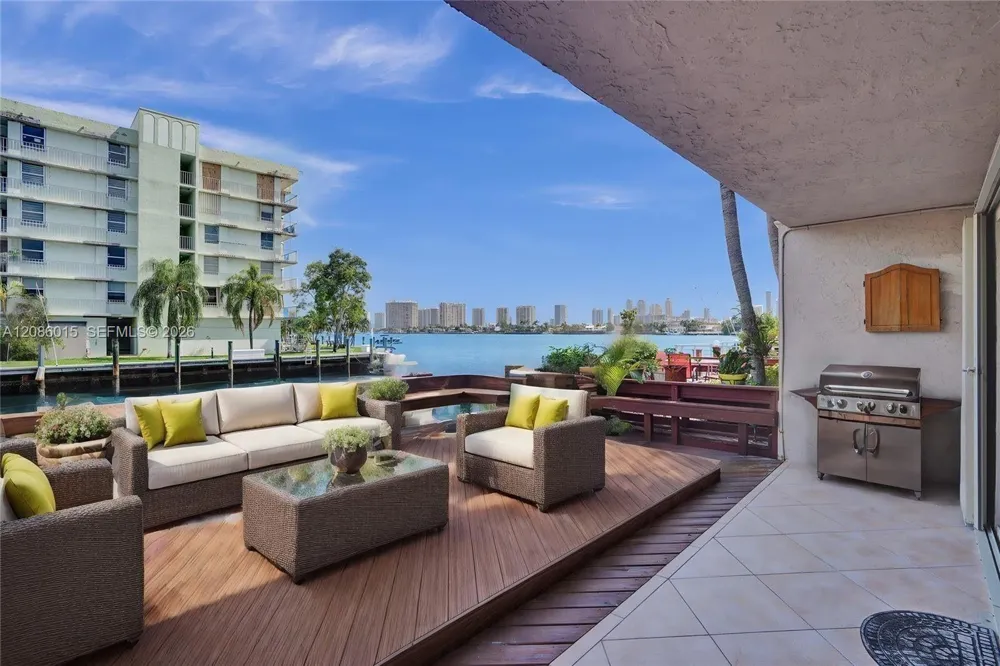 2689 NE 165th St #56 North Miami Beach, FL 33160