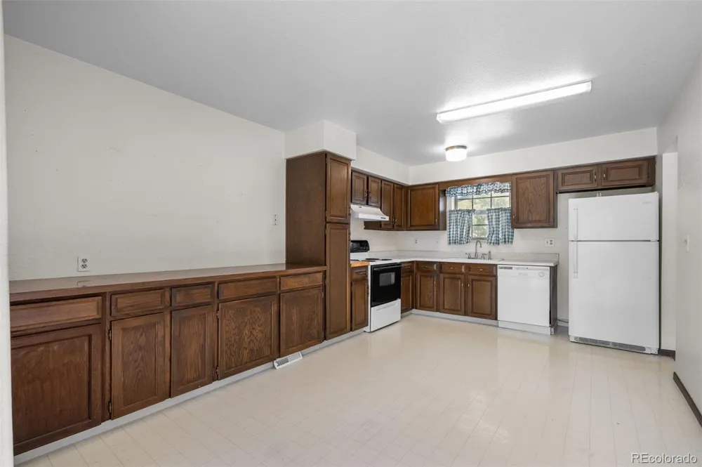 2724 S Xanadu Way Aurora, CO 80014