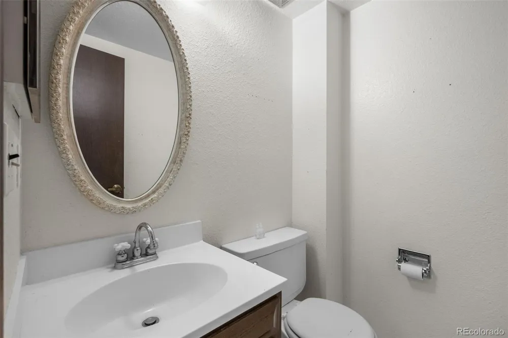 2724 S Xanadu Way Aurora, CO 80014