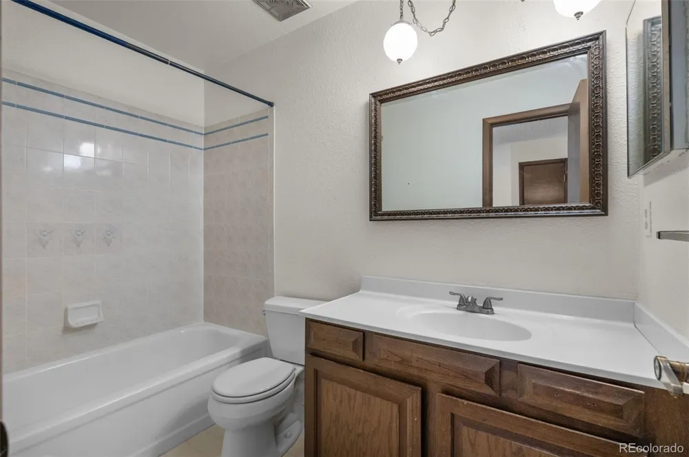 2724 S Xanadu Way Aurora, CO 80014