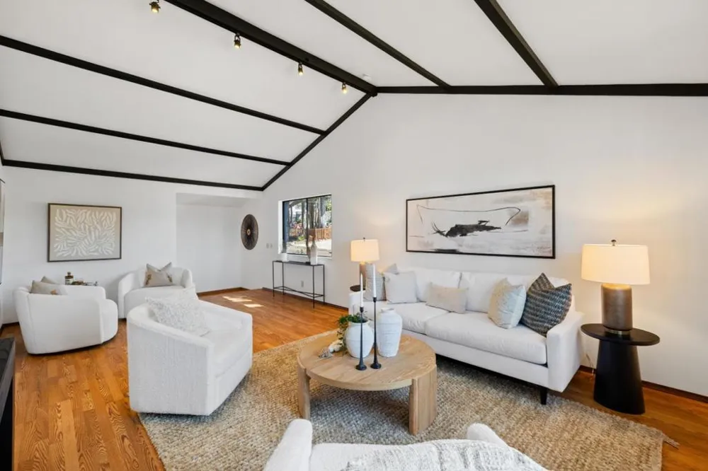 207 Beverly Place Pacifica, CA 94044