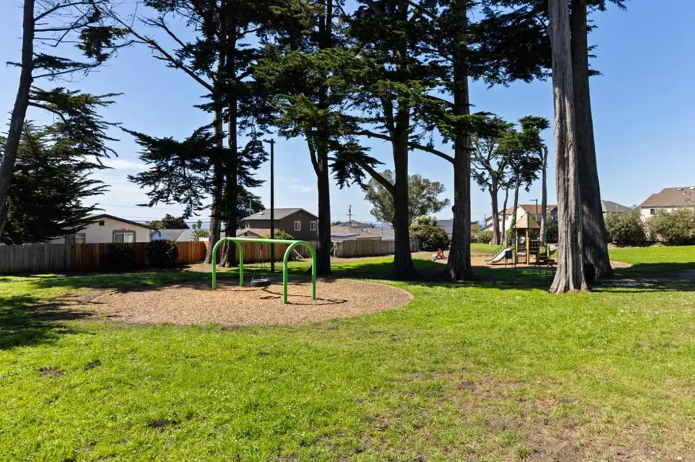 207 Beverly Place Pacifica, CA 94044