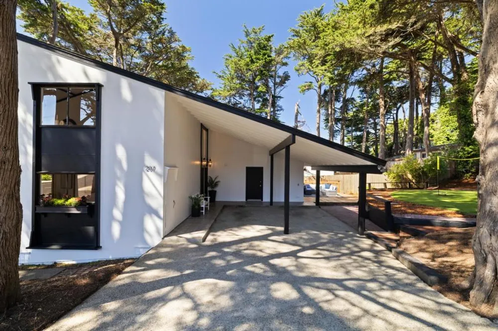 207 Beverly Place Pacifica, CA 94044
