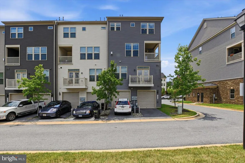 10102 DORSEY LANE Lanham, MD 20706