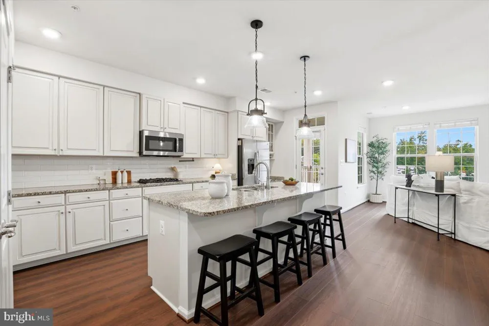 10102 DORSEY LANE Lanham, MD 20706
