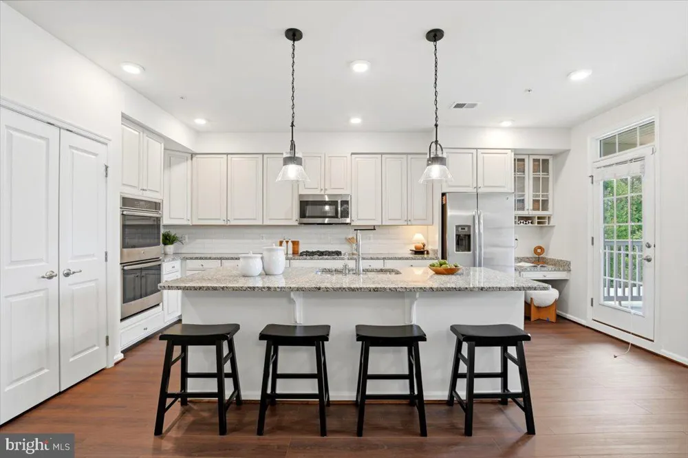 10102 DORSEY LANE Lanham, MD 20706