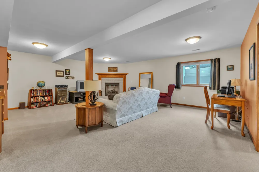 463 Cottonwood Lane Saline City, MI 48176