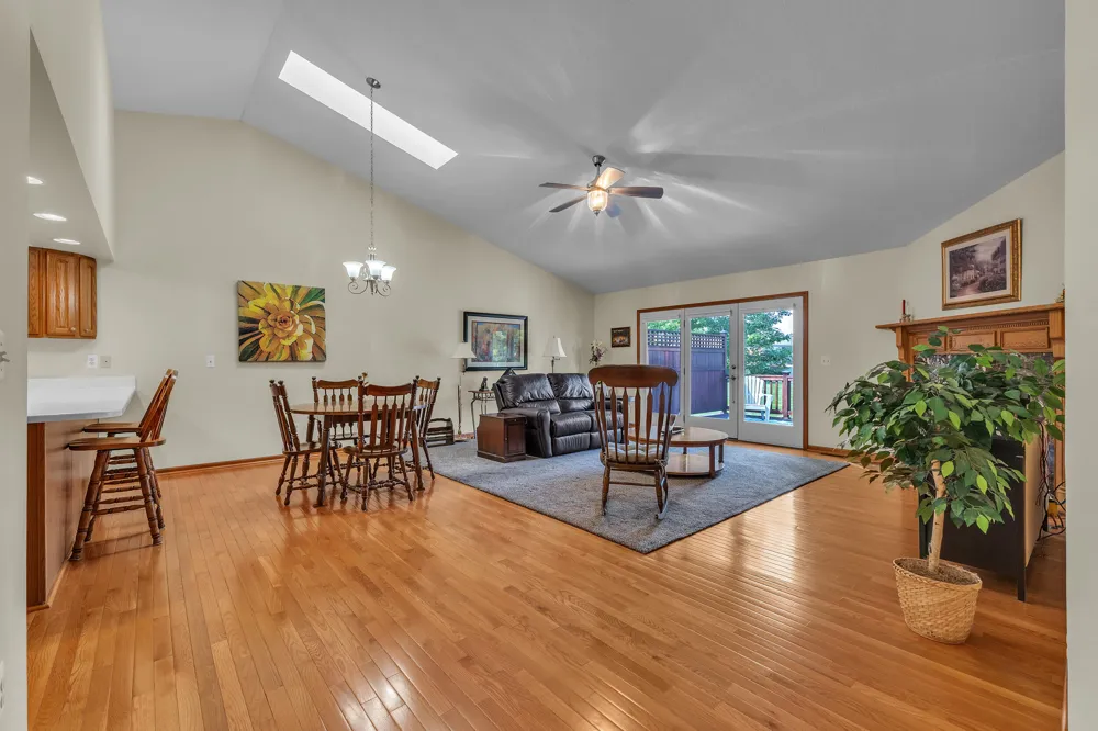 463 Cottonwood Lane Saline City, MI 48176