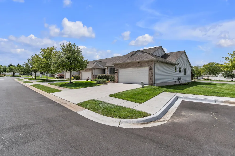 463 Cottonwood Lane Saline City, MI 48176