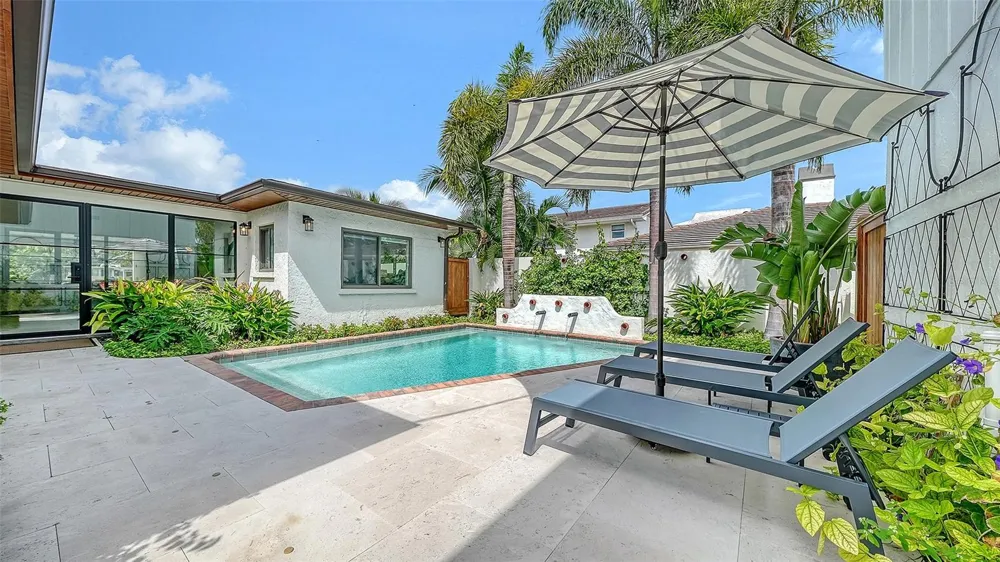 556 WASHINGTON DRIVE Sarasota, FL 34236