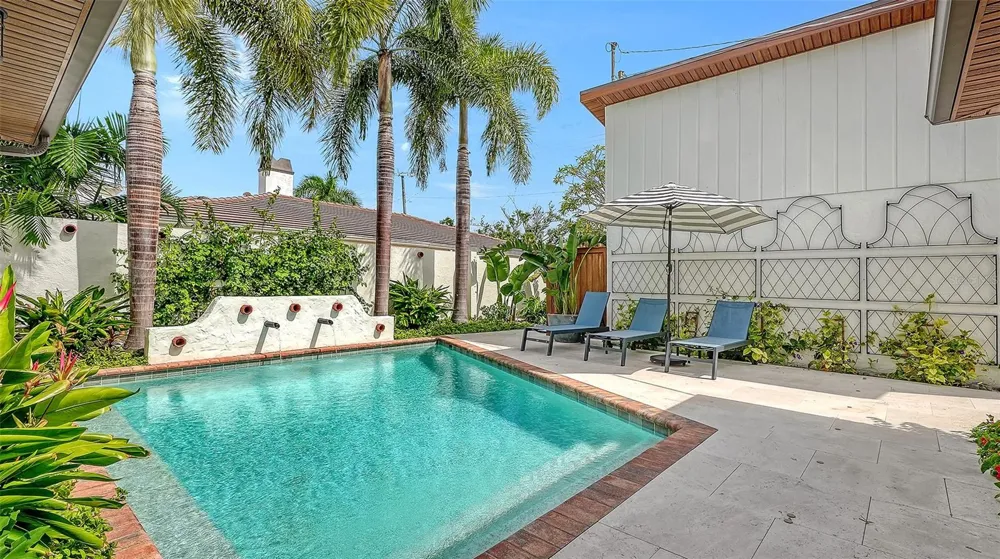 556 WASHINGTON DRIVE Sarasota, FL 34236
