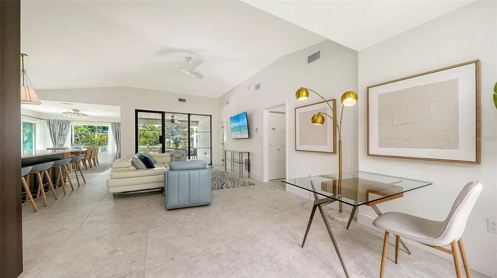 556 WASHINGTON DRIVE Sarasota, FL 34236