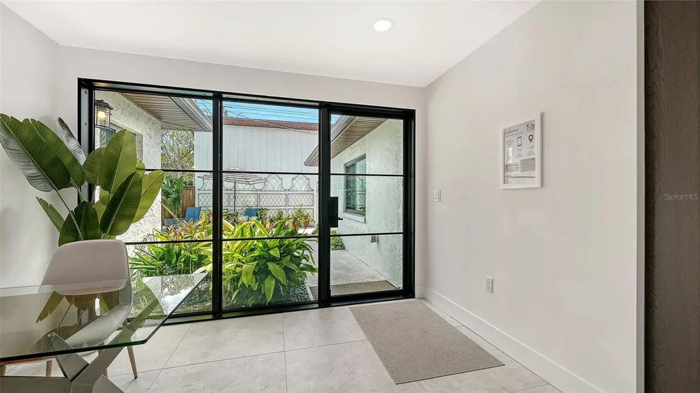 556 WASHINGTON DRIVE Sarasota, FL 34236