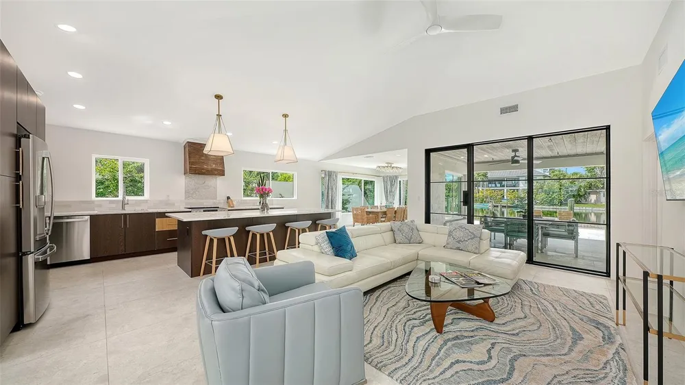 556 WASHINGTON DRIVE Sarasota, FL 34236