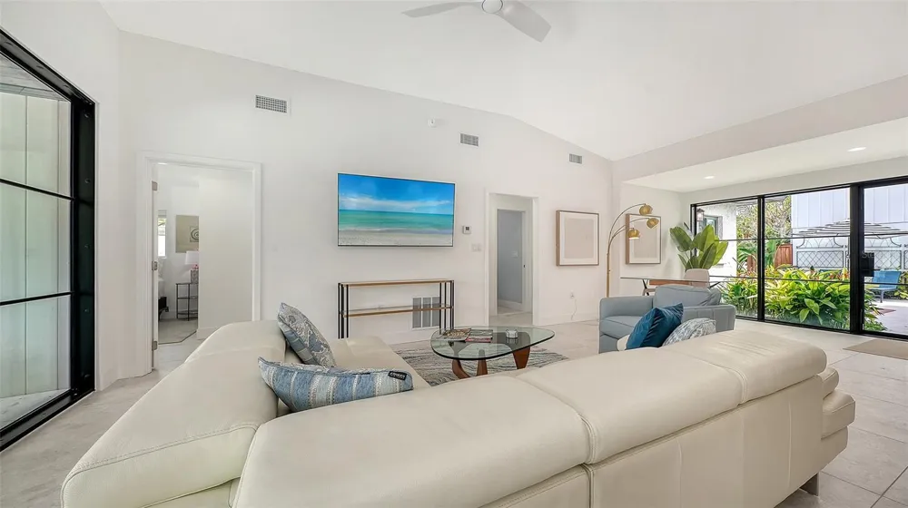 556 WASHINGTON DRIVE Sarasota, FL 34236