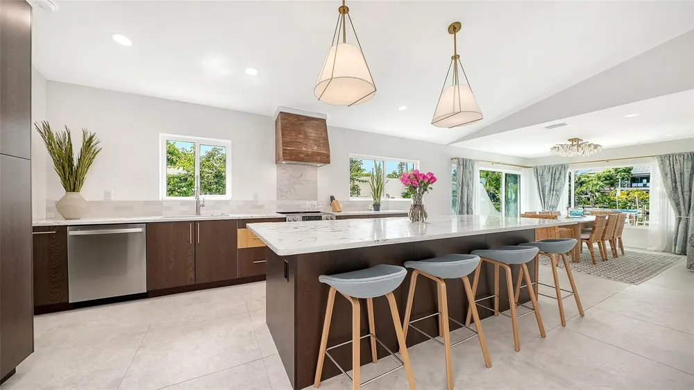 556 WASHINGTON DRIVE Sarasota, FL 34236