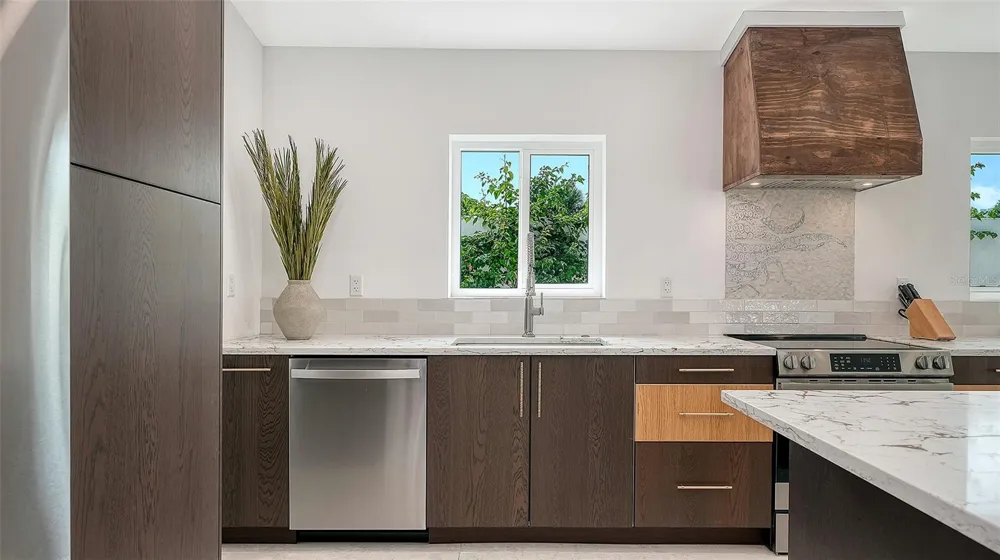 556 WASHINGTON DRIVE Sarasota, FL 34236