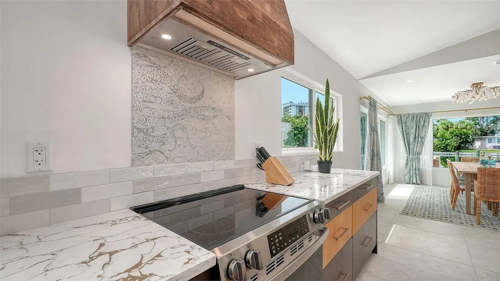 556 WASHINGTON DRIVE Sarasota, FL 34236