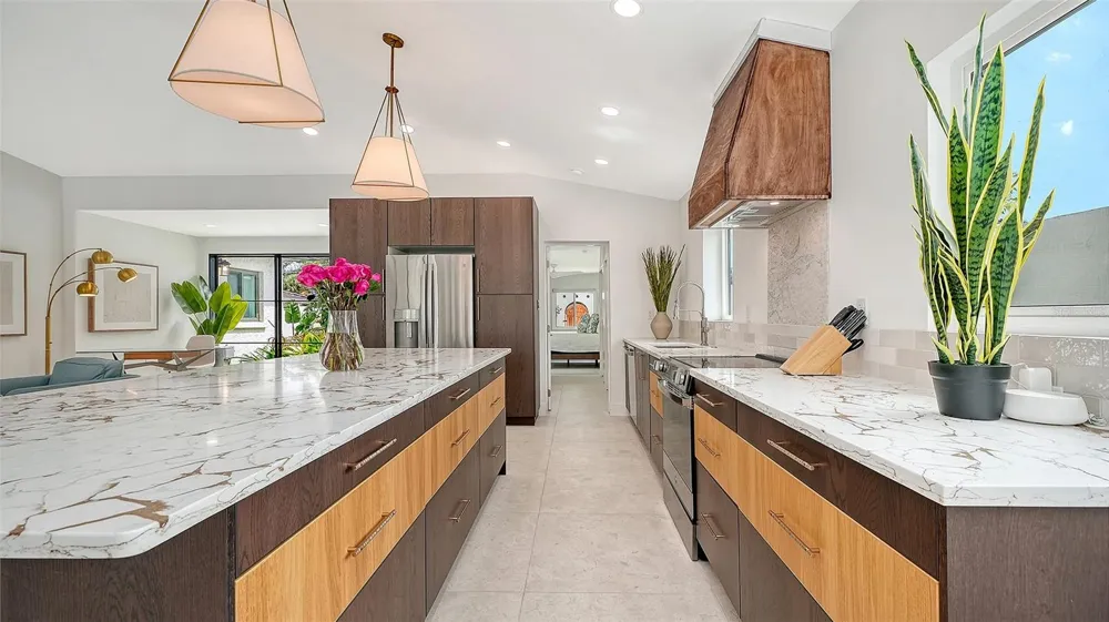 556 WASHINGTON DRIVE Sarasota, FL 34236