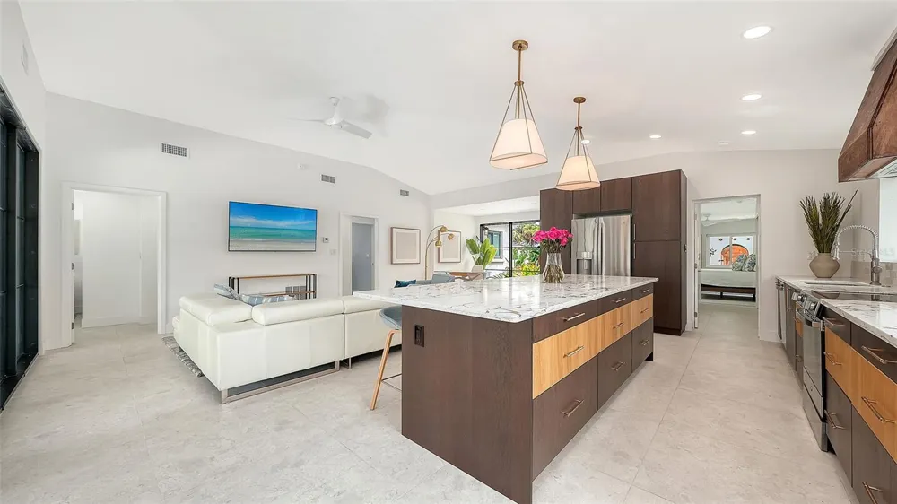 556 WASHINGTON DRIVE Sarasota, FL 34236