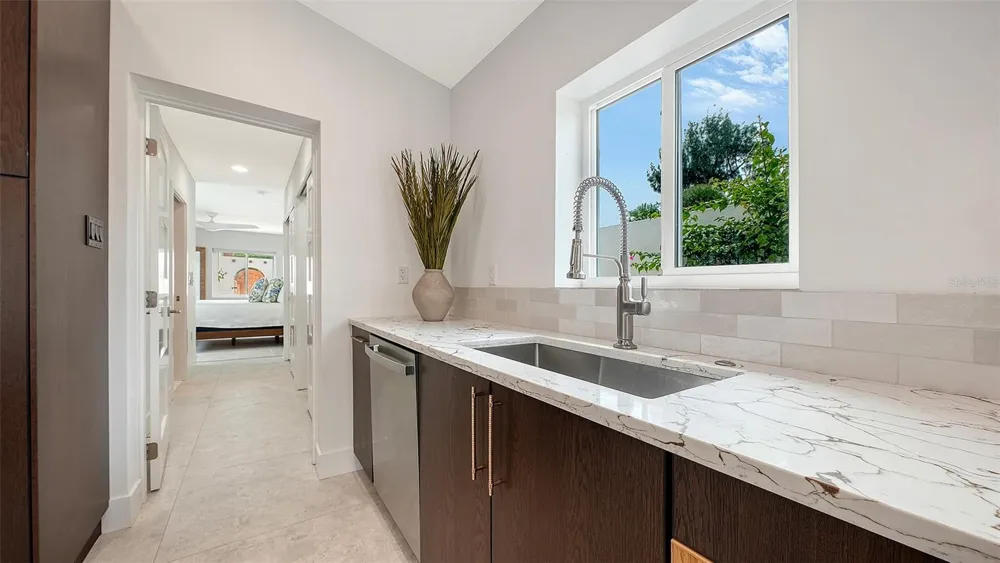 556 WASHINGTON DRIVE Sarasota, FL 34236