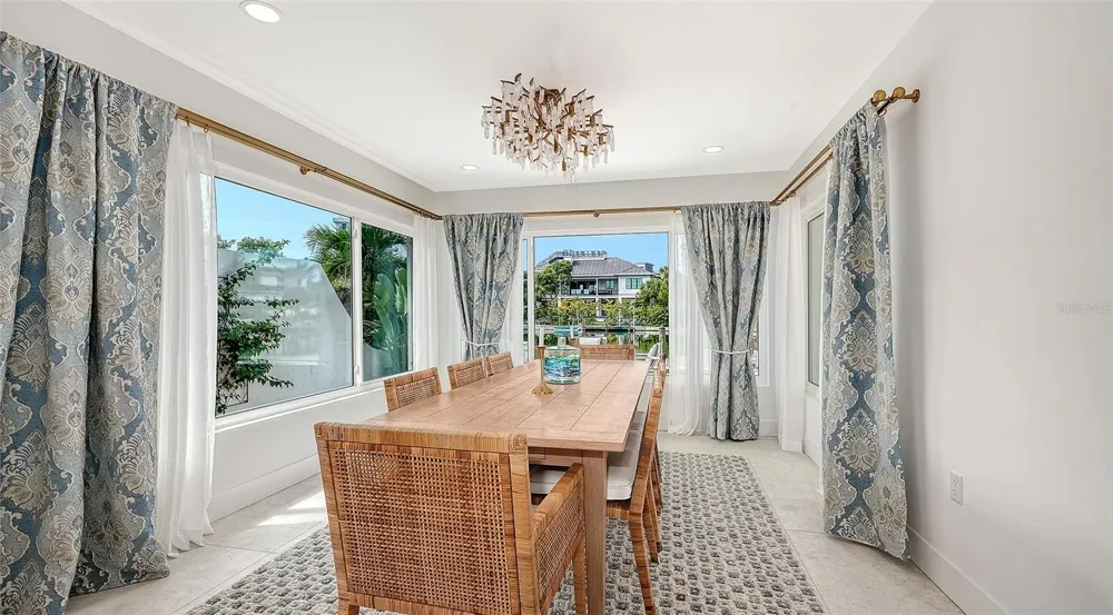 556 WASHINGTON DRIVE Sarasota, FL 34236