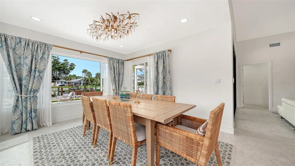 556 WASHINGTON DRIVE Sarasota, FL 34236