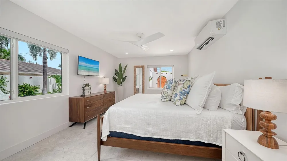 556 WASHINGTON DRIVE Sarasota, FL 34236