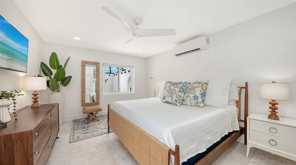 556 WASHINGTON DRIVE Sarasota, FL 34236