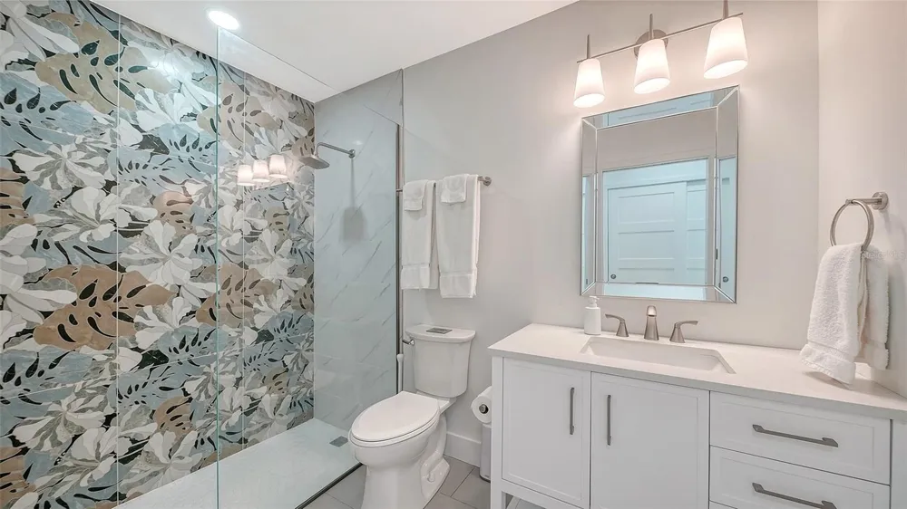 556 WASHINGTON DRIVE Sarasota, FL 34236