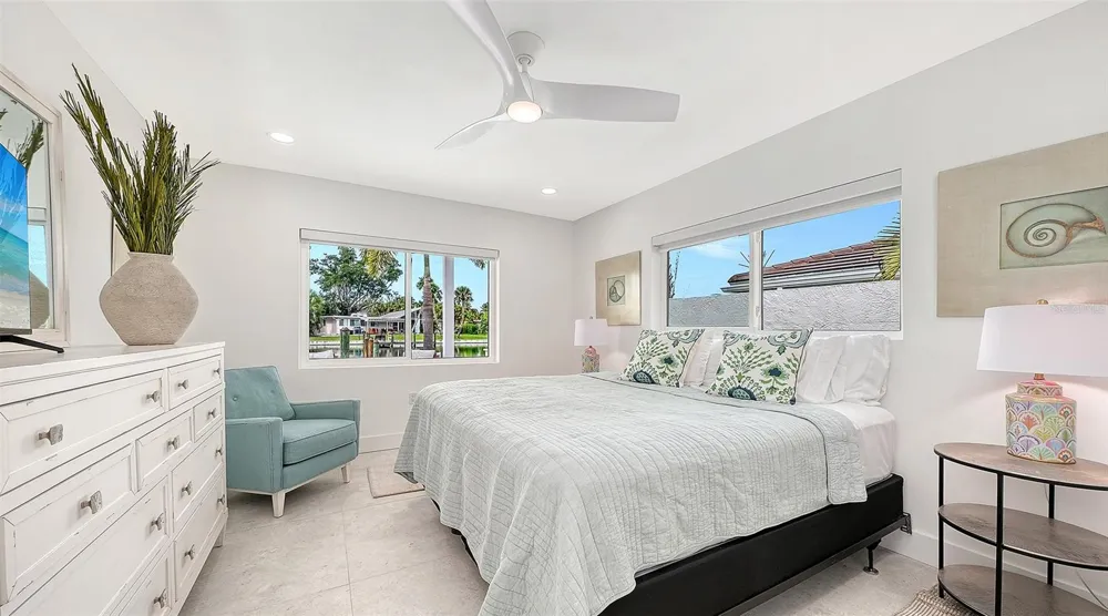 556 WASHINGTON DRIVE Sarasota, FL 34236