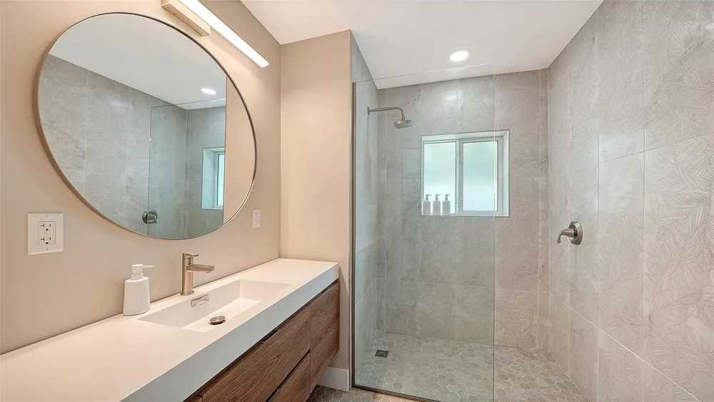 556 WASHINGTON DRIVE Sarasota, FL 34236