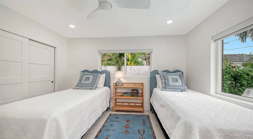 556 WASHINGTON DRIVE Sarasota, FL 34236