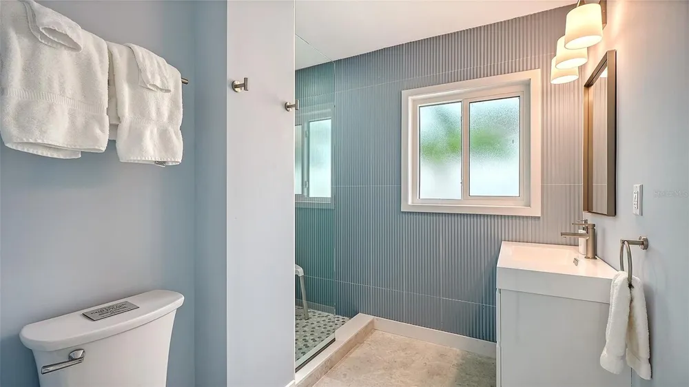 556 WASHINGTON DRIVE Sarasota, FL 34236