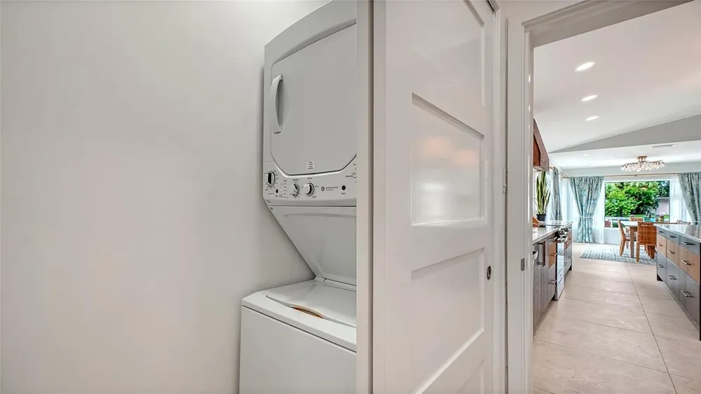 556 WASHINGTON DRIVE Sarasota, FL 34236