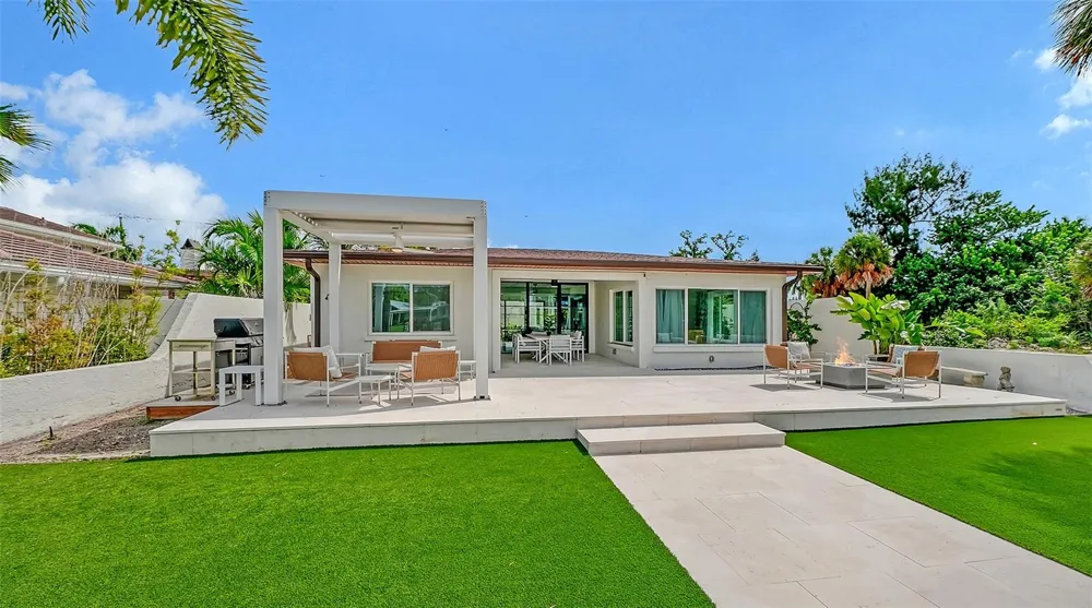 556 WASHINGTON DRIVE Sarasota, FL 34236