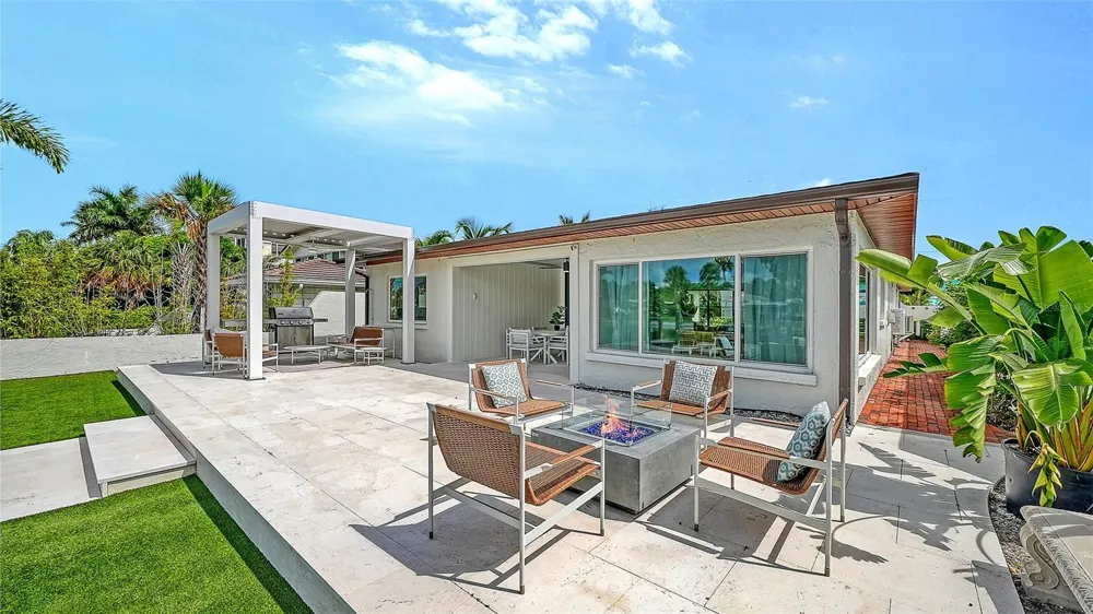 556 WASHINGTON DRIVE Sarasota, FL 34236