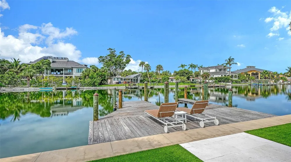 556 WASHINGTON DRIVE Sarasota, FL 34236