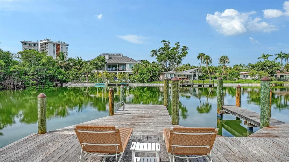 556 WASHINGTON DRIVE Sarasota, FL 34236