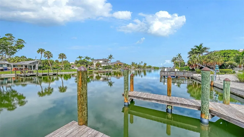 556 WASHINGTON DRIVE Sarasota, FL 34236