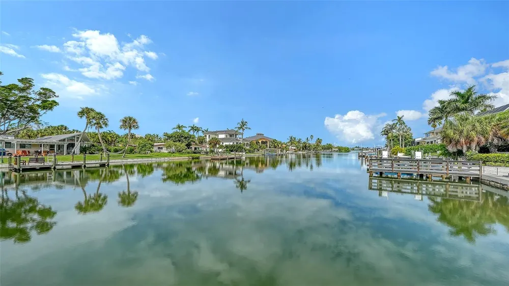 556 WASHINGTON DRIVE Sarasota, FL 34236