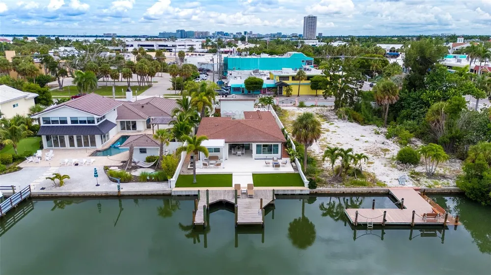 556 WASHINGTON DRIVE Sarasota, FL 34236