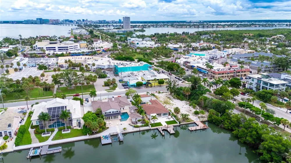 556 WASHINGTON DRIVE Sarasota, FL 34236