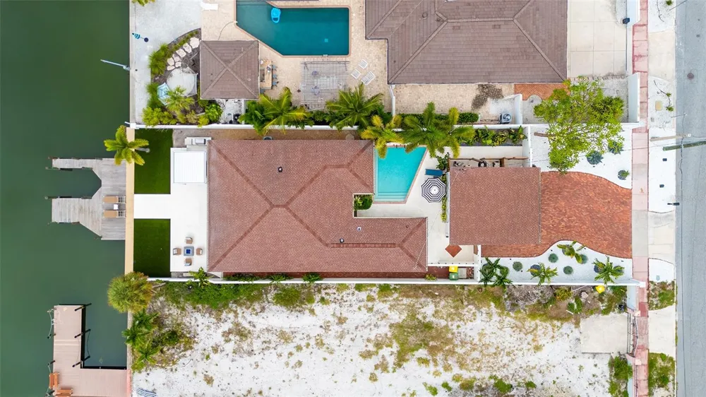 556 WASHINGTON DRIVE Sarasota, FL 34236