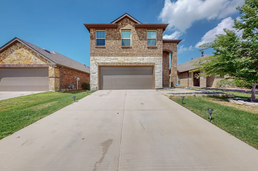 2166 Hobby Drive Forney, TX 75126