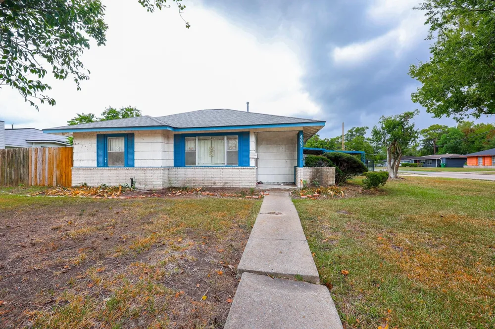 6002 Doulton Drive Hockley, TX 77033