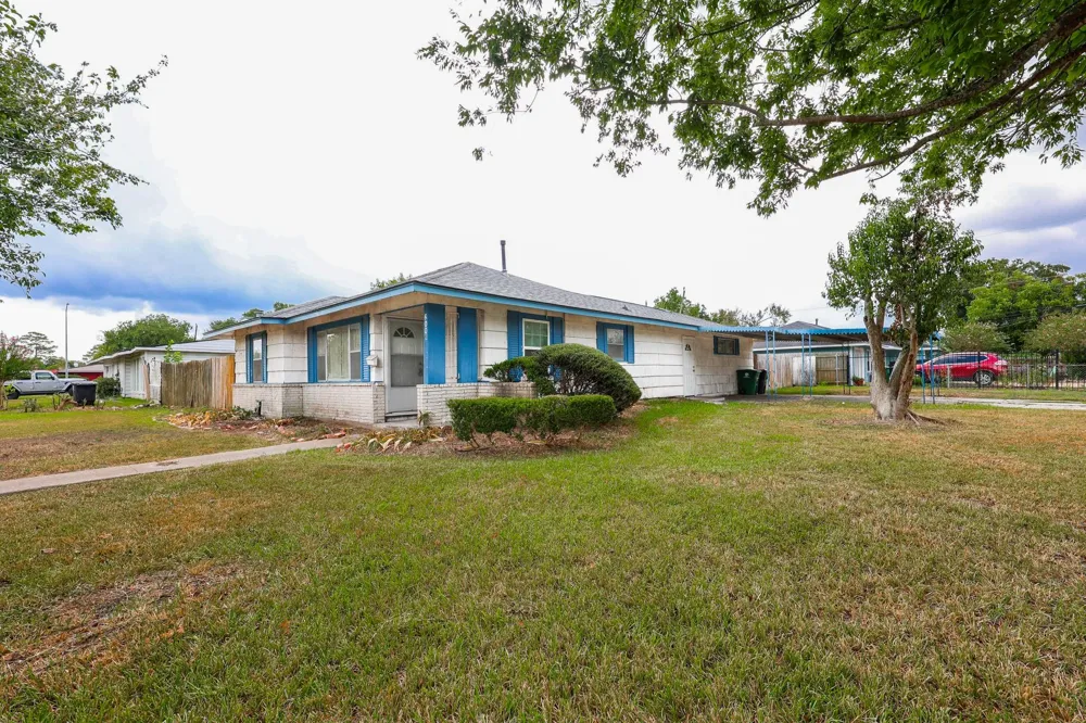 6002 Doulton Drive Hockley, TX 77033