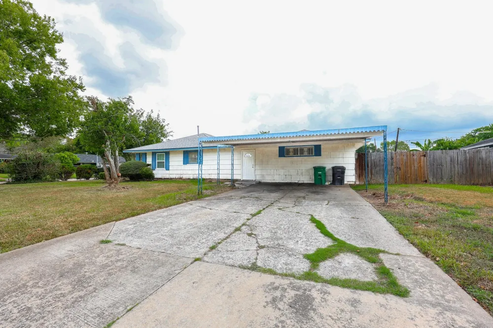 6002 Doulton Drive Hockley, TX 77033